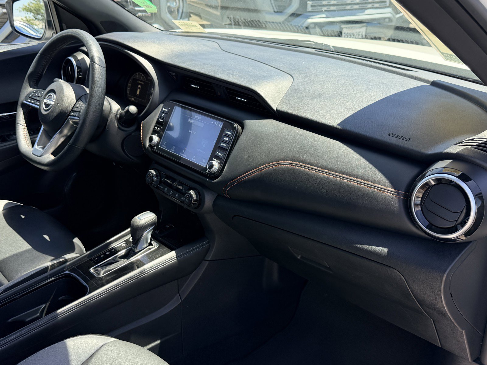Used 2023 Nissan Kicks SR w/ SR Premium Package FWD image 7