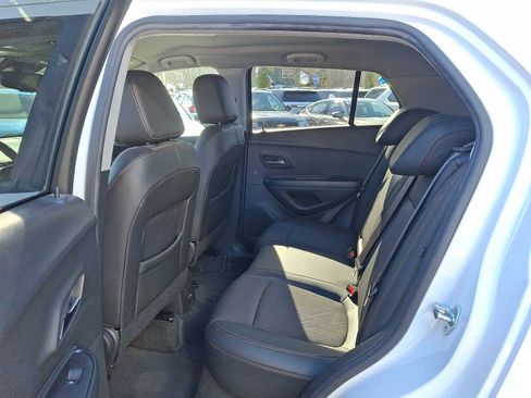 Used 2022 Chevrolet Trax LT w/ LT Convenience Package image 10