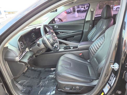 Used 2021 Hyundai Elantra Limited FWD image 21