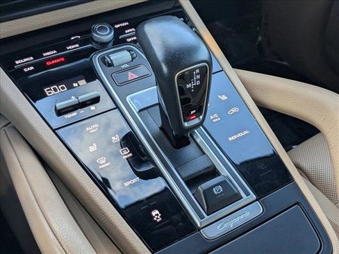 Used 2019 Porsche Cayenne image 12