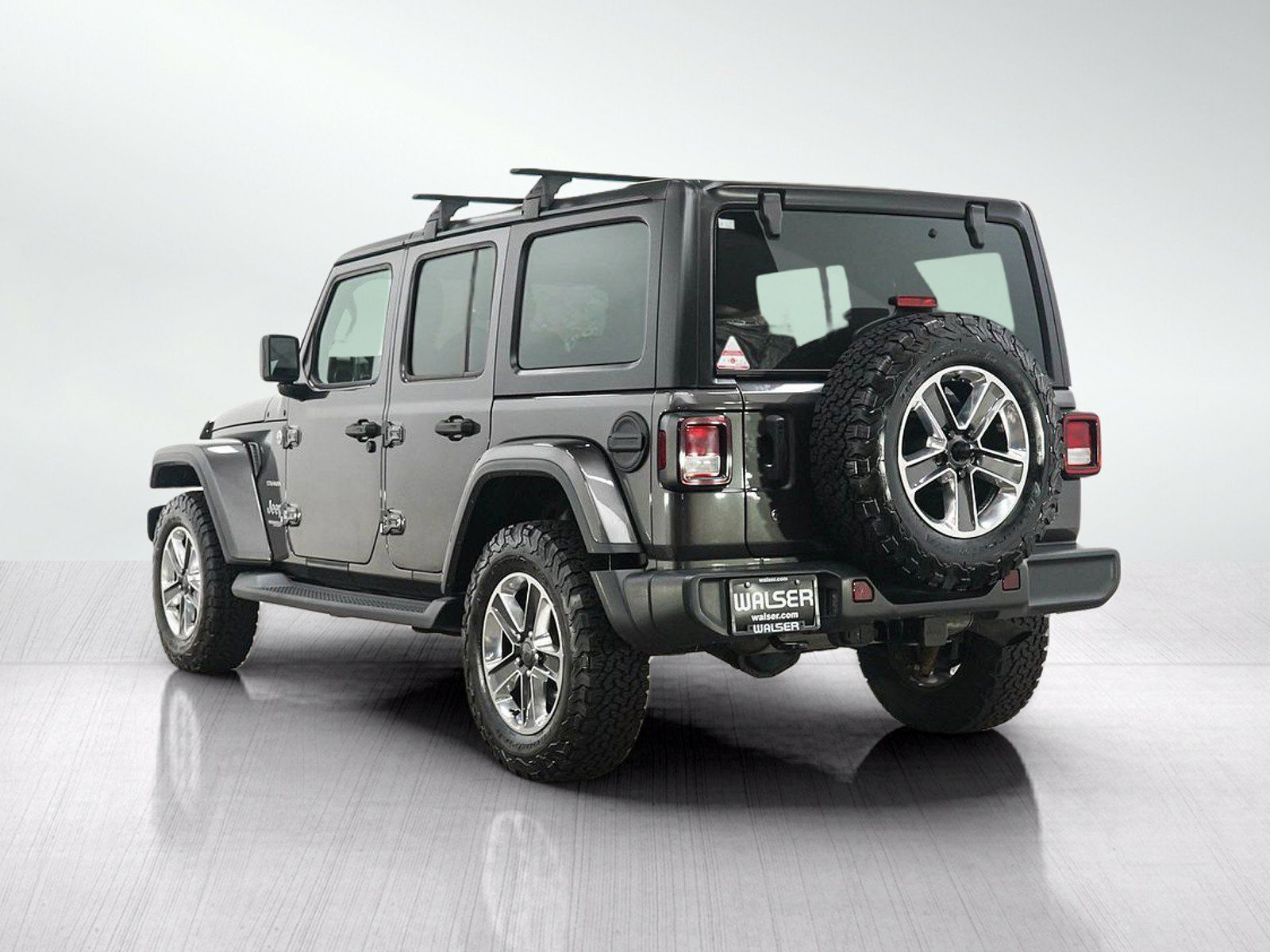 Used 2018 Jeep Wrangler Unlimited Sahara w/ Cold Weather Group AWD/4WD image 3
