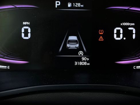 Used 2025 Kia Soul LX w/ LX Technology Package FWD image 35