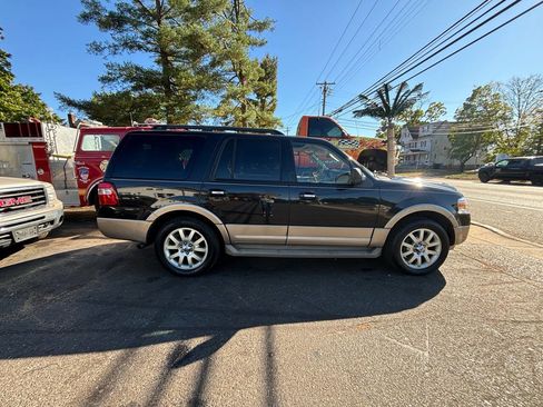 Used 2011 Ford Expedition XLT w/ 202A Rapid Spec Order Code image 3