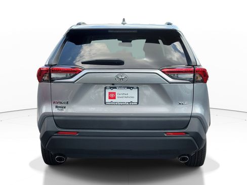 Used 2020 Toyota RAV4 XLE FWD image 5