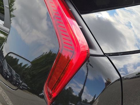 New 2025 Kia Niro EX Touring image 12