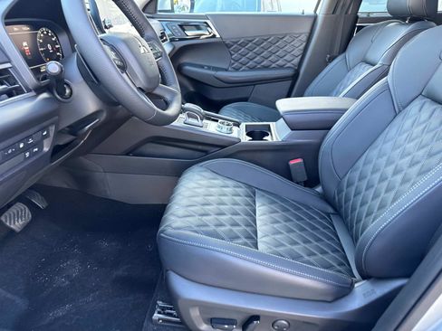 New 2025 Mitsubishi Outlander 4WD Plug-In Hybrid image 17