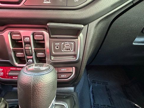 Used 2024 Jeep Wrangler Unlimited Rubicon image 23