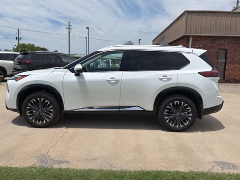 Used 2025 Nissan Rogue Platinum w/ Platinum Premium Package AWD/4WD image 6