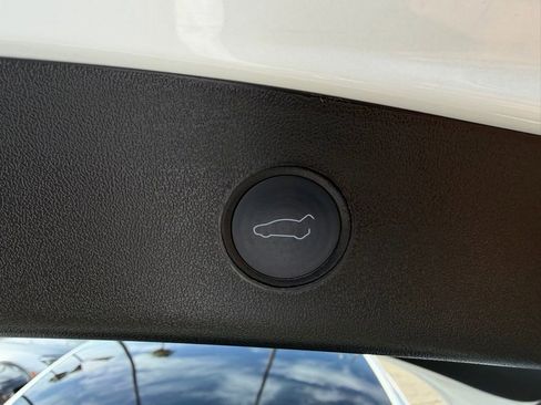 Used 2022 Tesla Model 3 Performance image 9
