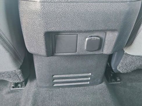 Used 2025 Toyota Tacoma SR5 AWD/4WD image 22