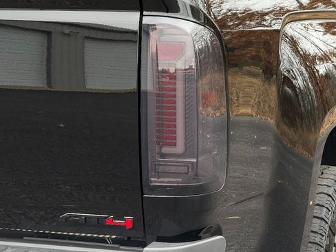 Used 2022 GMC Canyon AT4 image 8