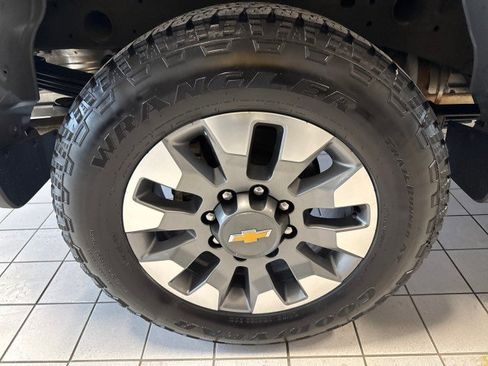 Certified 2025 Chevrolet Silverado 2500 Custom w/ Custom Value Package image 10