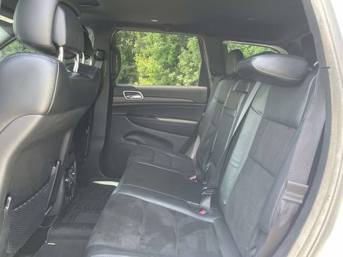 Used 2021 Jeep Grand Cherokee Laredo X AWD/4WD image 12
