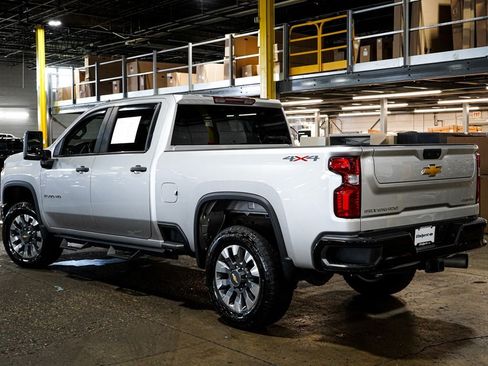 Used 2022 Chevrolet Silverado 2500 Custom w/ Custom Value Package AWD/4WD image 5