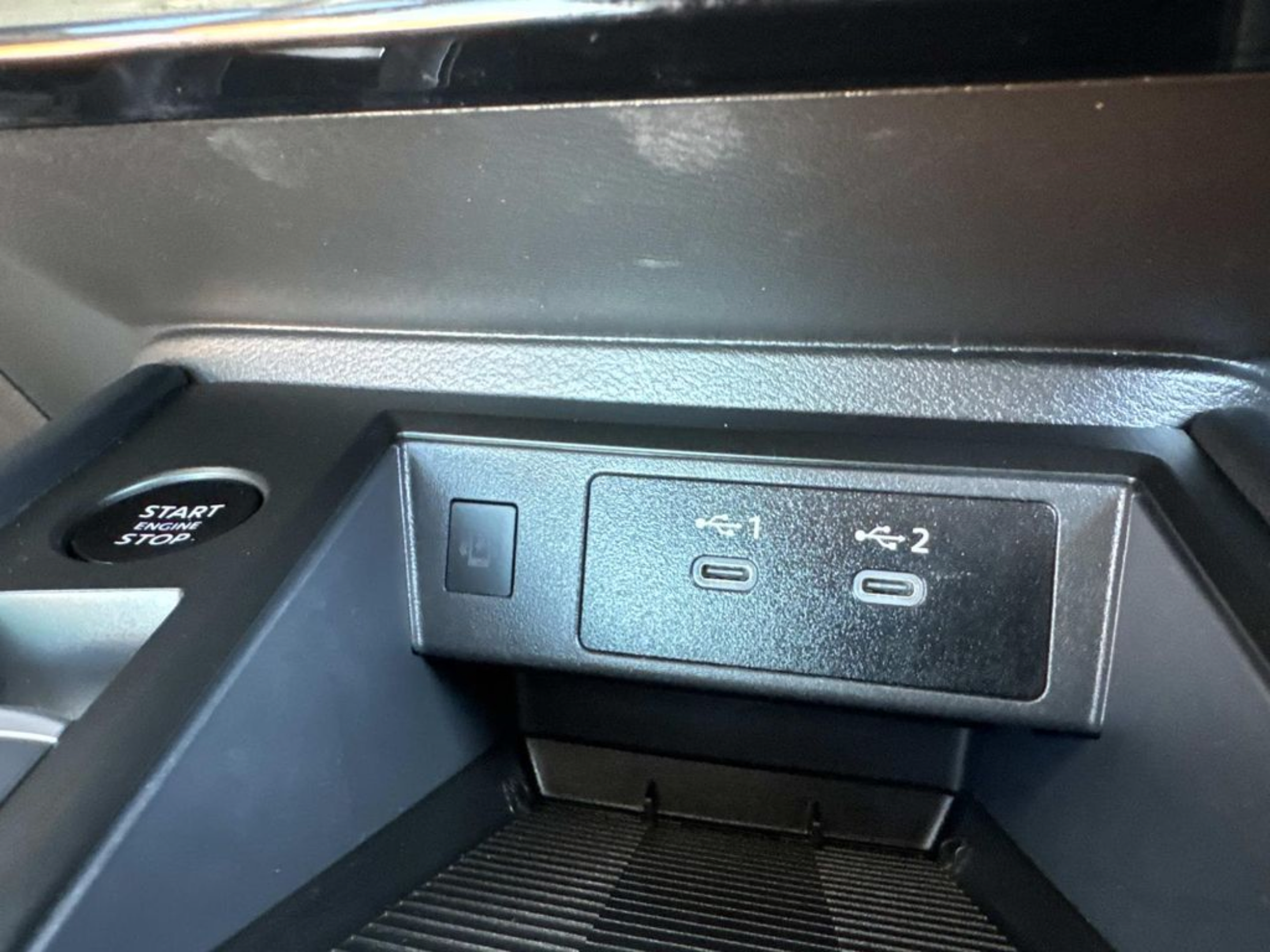 Used 2025 Nissan Kicks SR FWD image 25