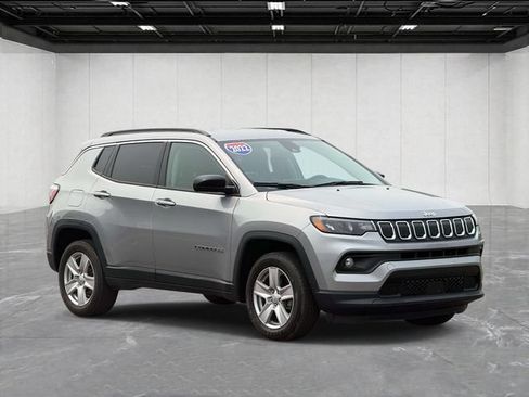 Certified 2022 Jeep Compass Latitude w/ Convenience Group AWD/4WD image 3