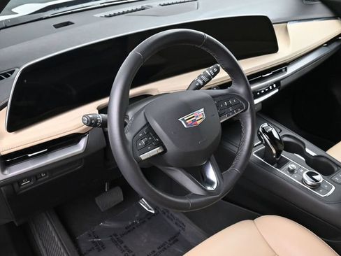 Certified 2024 Cadillac XT4 Luxury FWD image 7