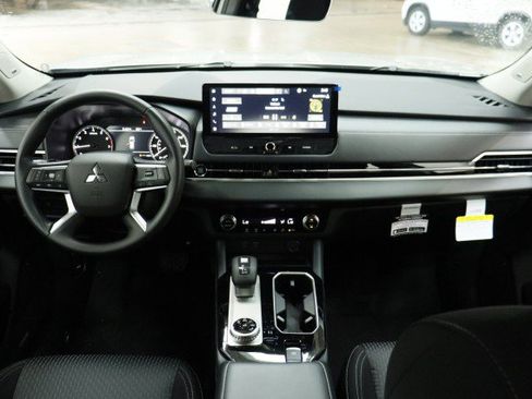 New 2026 Mitsubishi Outlander ES FWD image 19