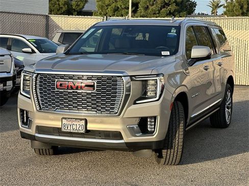 Used 2021 GMC Yukon XL Denali w/ Denali Premium Package image 8