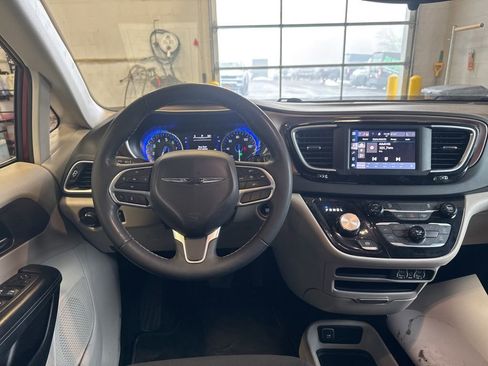 Used 2023 Chrysler Voyager LX image 28