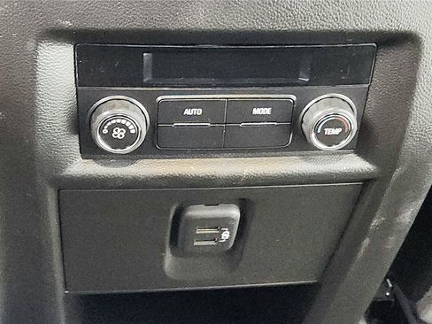 Used 2023 Chevrolet Traverse LT image 29