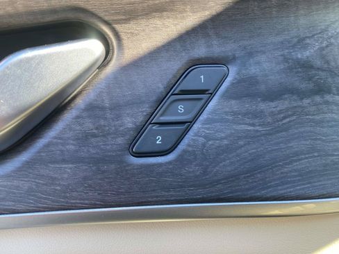 Used 2024 Jeep Grand Cherokee Limited w/ Luxury Tech Group II RWD image 15