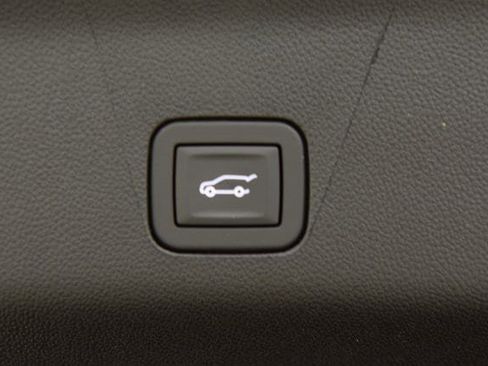 New 2025 Chevrolet Suburban Premier image 26