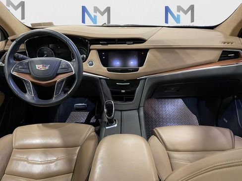 Used 2018 Cadillac XT5 Platinum w/ Driver Assist Package image 10