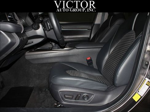 Used 2021 Toyota Camry SE FWD image 16