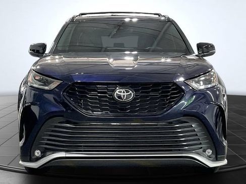 Used 2023 Toyota Highlander XSE AWD/4WD image 3