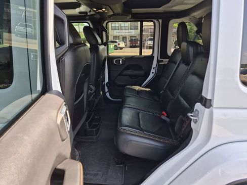 Used 2022 Jeep Wrangler Unlimited Sahara AWD/4WD image 23