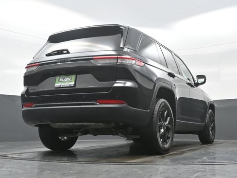 Used 2025 Jeep Grand Cherokee Altitude image 30