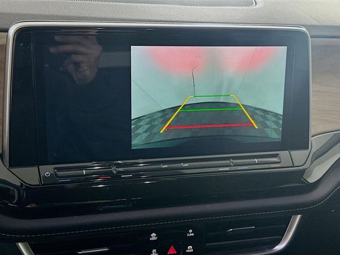 Used 2025 Volkswagen Atlas SE image 22