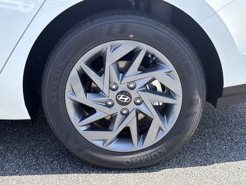 New 2026 Hyundai Elantra Hybrid FWD image 21