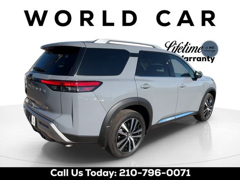Used 2025 Nissan Pathfinder Platinum FWD image 6