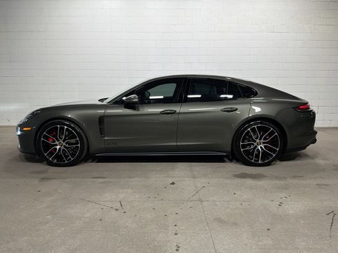 Used 2023 Porsche Panamera GTS image 2