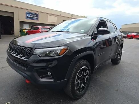 Used 2024 Jeep Compass Trailhawk AWD/4WD image 1