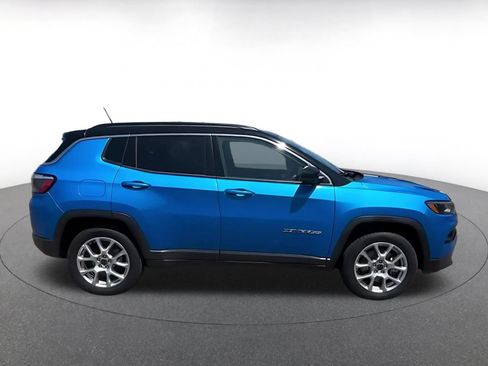 Used 2025 Jeep Compass Limited AWD/4WD image 9