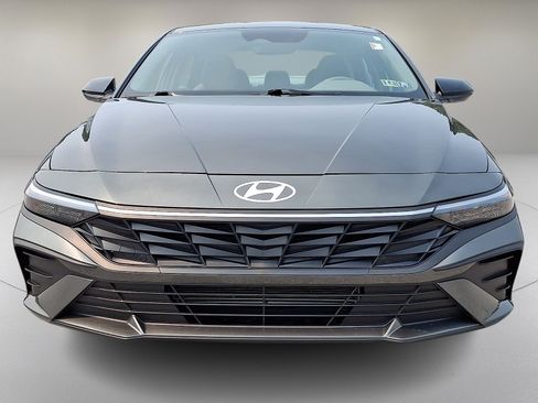 Certified 2025 Hyundai Elantra Sport FWD image 3