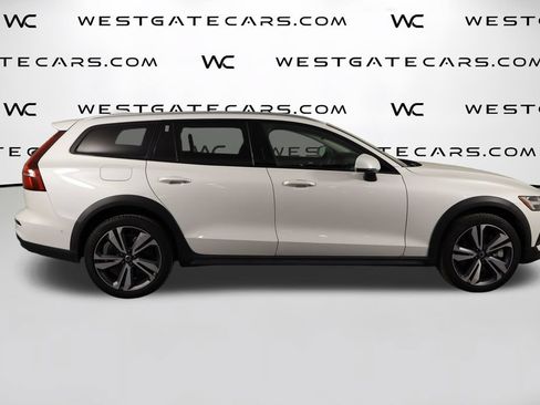 Used 2026 Volvo V60 B5 Cross Country Plus AWD/4WD image 44