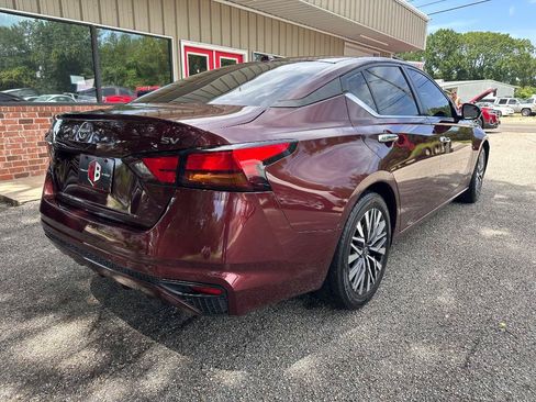 Used 2023 Nissan Altima 2.5 SV FWD image 3