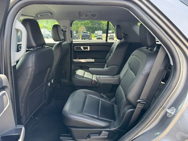 Used 2023 Ford Explorer XLT w/ Equipment Group 202A AWD/4WD image 9