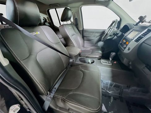 Used 2020 Nissan Frontier PRO-4X image 26