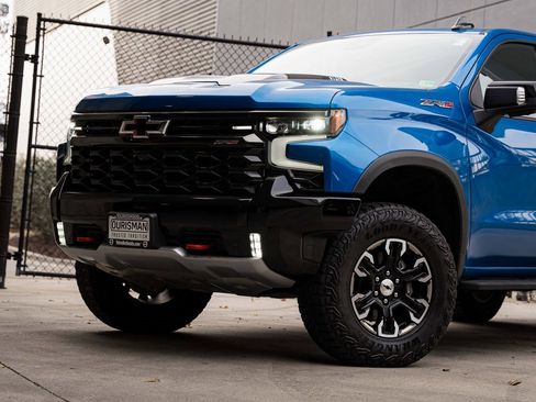 Used 2023 Chevrolet Silverado 1500 ZR2 w/ Technology Package image 2