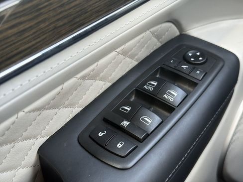 Used 2018 Jeep Grand Cherokee Summit AWD/4WD image 11