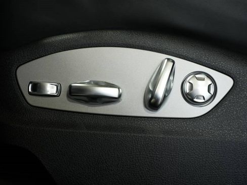 Used 2025 Porsche Macan image 33