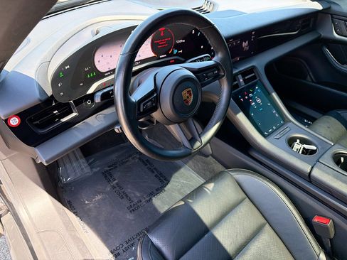 Used 2022 Porsche Taycan image 25