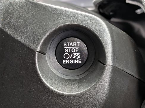 Used 2020 Jeep Compass Latitude w/ Popular Equipment Group FWD image 32