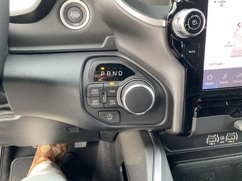 Used 2025 RAM 1500 Big Horn AWD/4WD image 10