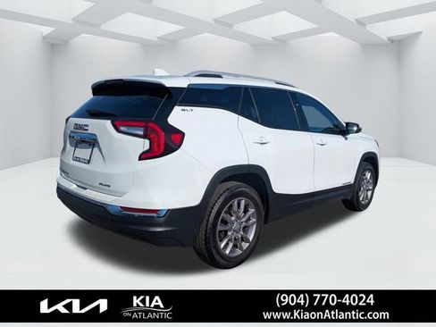 Used 2024 GMC Terrain SLT AWD/4WD image 3